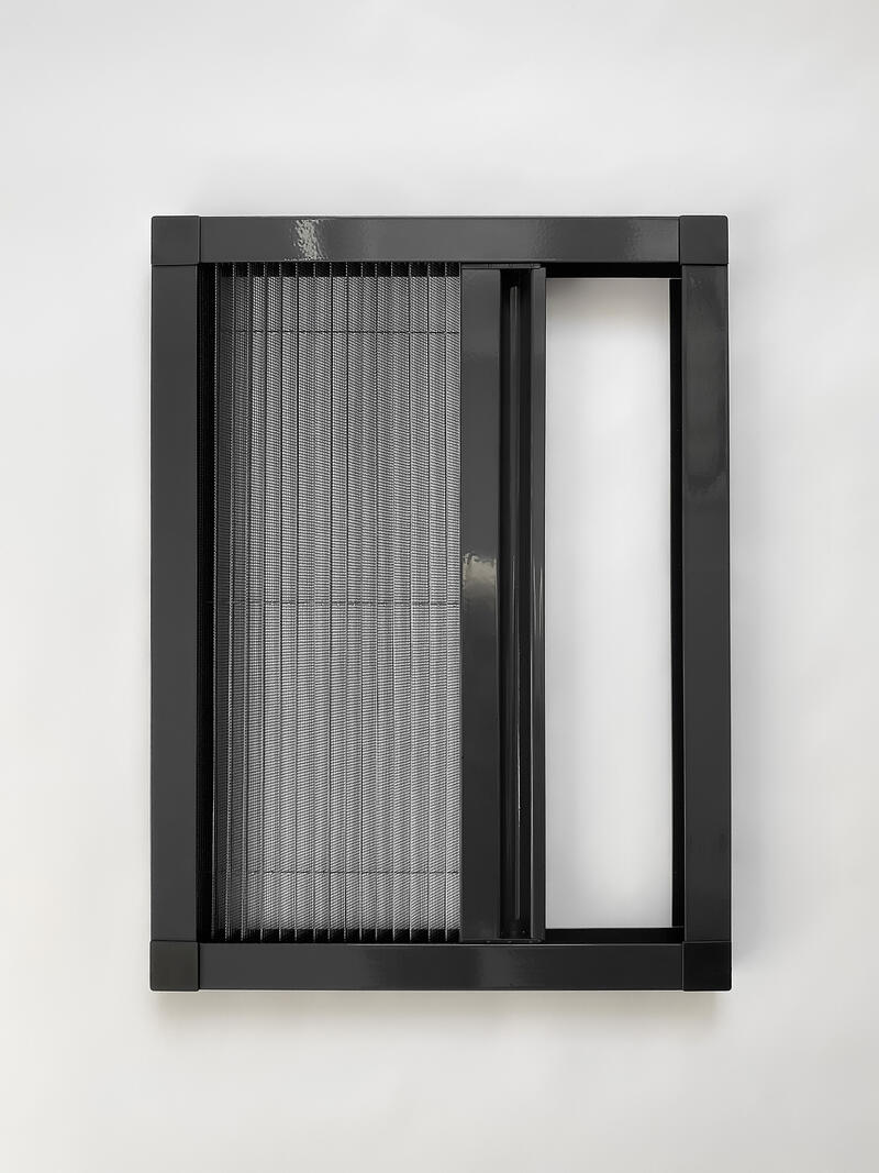 Moustiquaire plissée à profil noir, vue d’ensemble